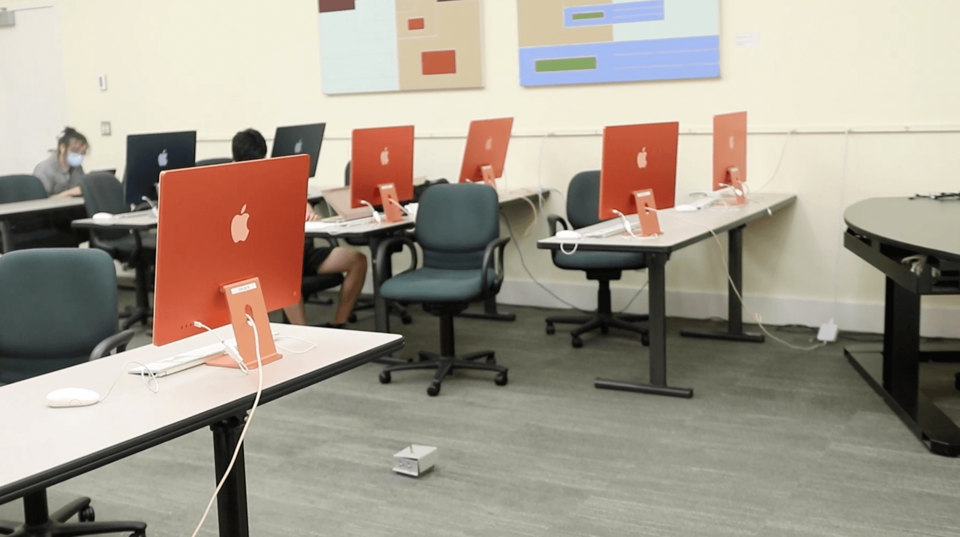 ZSR Mac Lab with new iMac computers